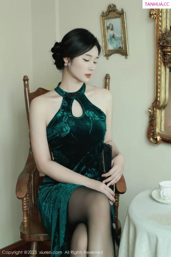   [XiuRen]高清写真图 2025.11.07 No.10962 南乔 蕾丝内衣第6张图片